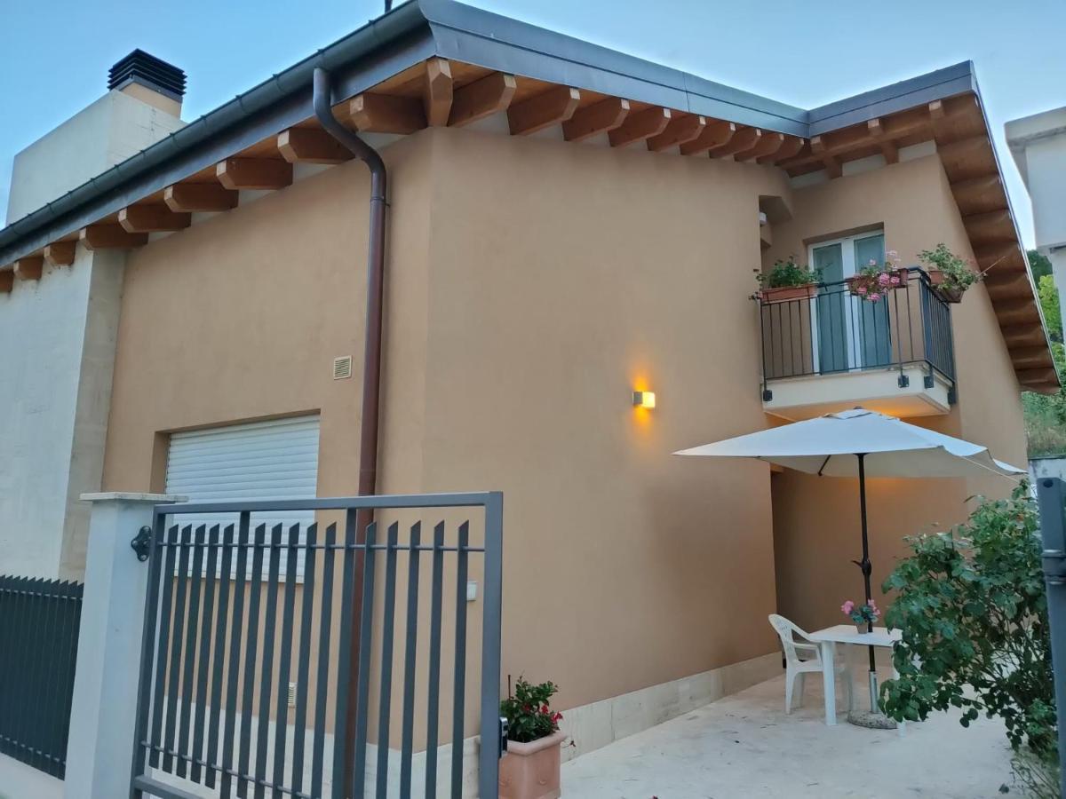 Villino Maria Pia, Appartamento In Villino In Centro Storico LʼAquila Eksteriør bilde